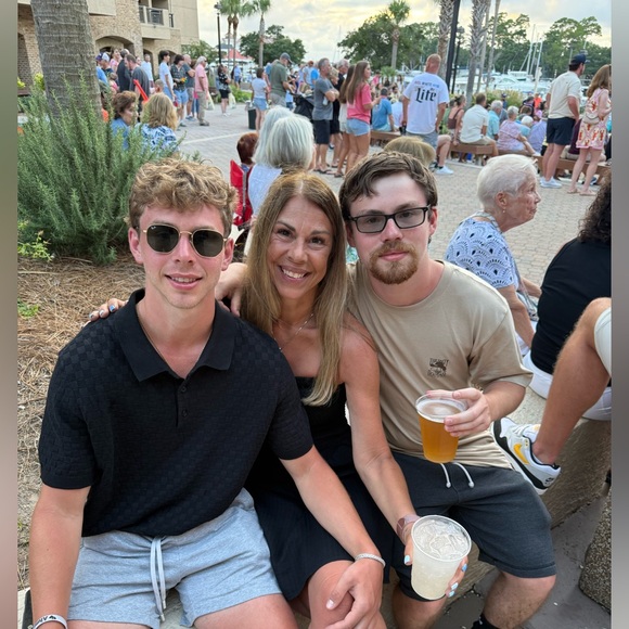 Meet your Posher, Terra - Picture 2 of 4